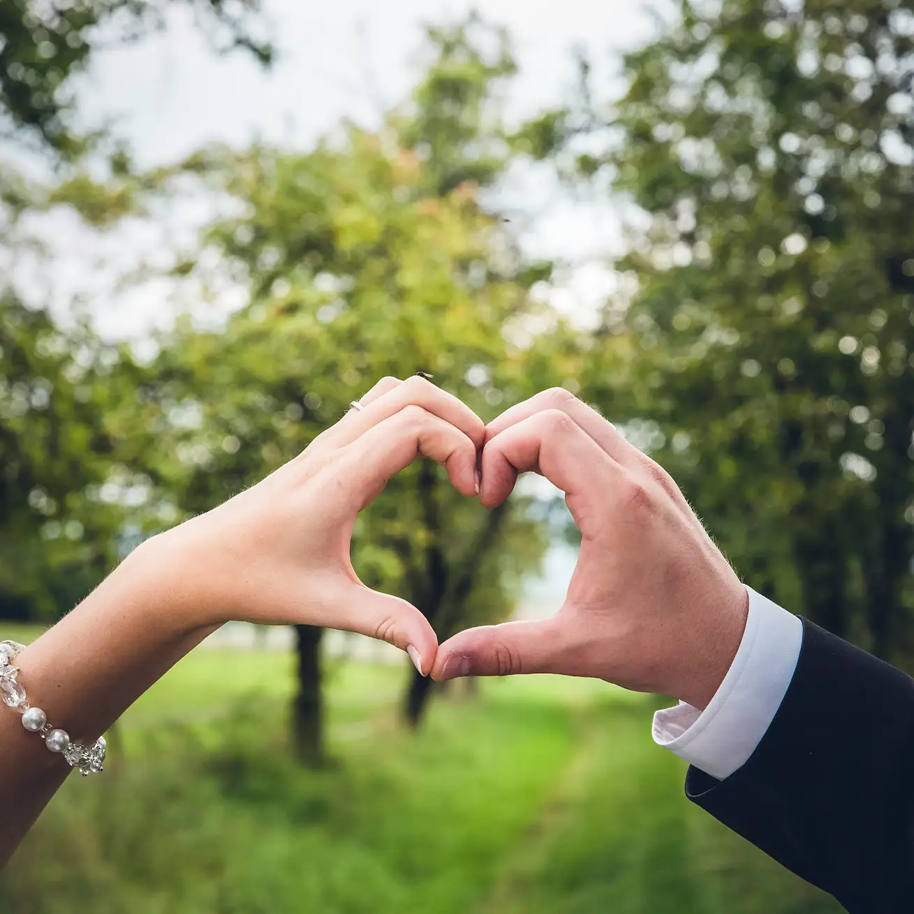 couple dp hand heart